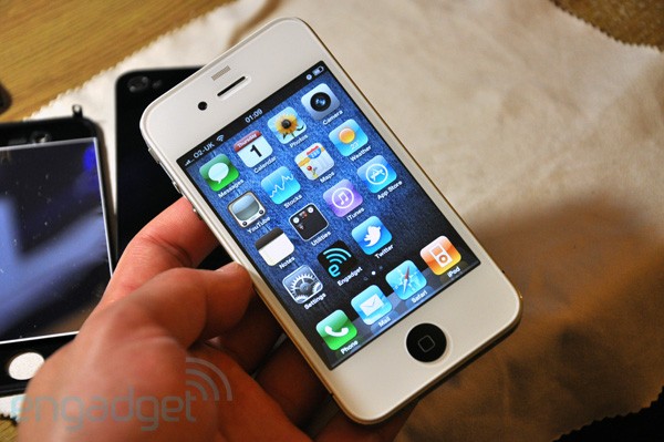 whiteiphone4hero06272010.jpg