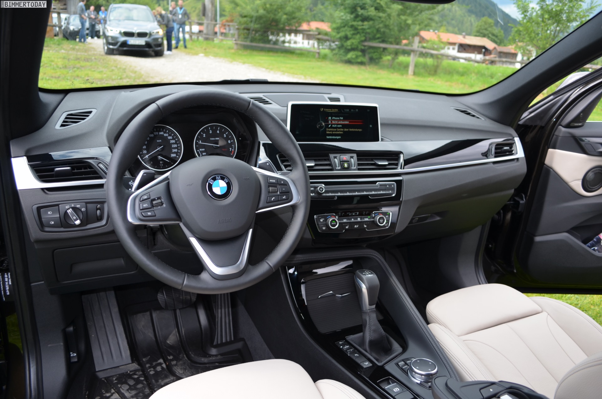 2015-BMW-X1-F48-Sparkling-Brown-Zubehoer-08.jpg
