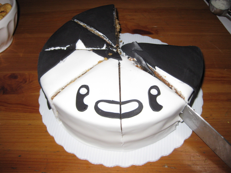 1246409488CutCake.jpg