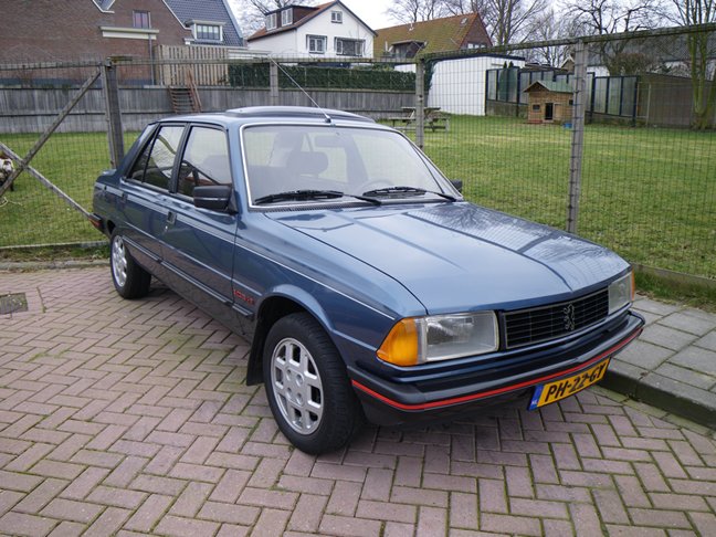 PEUGEOT%20305%20GTX%20(2).jpg
