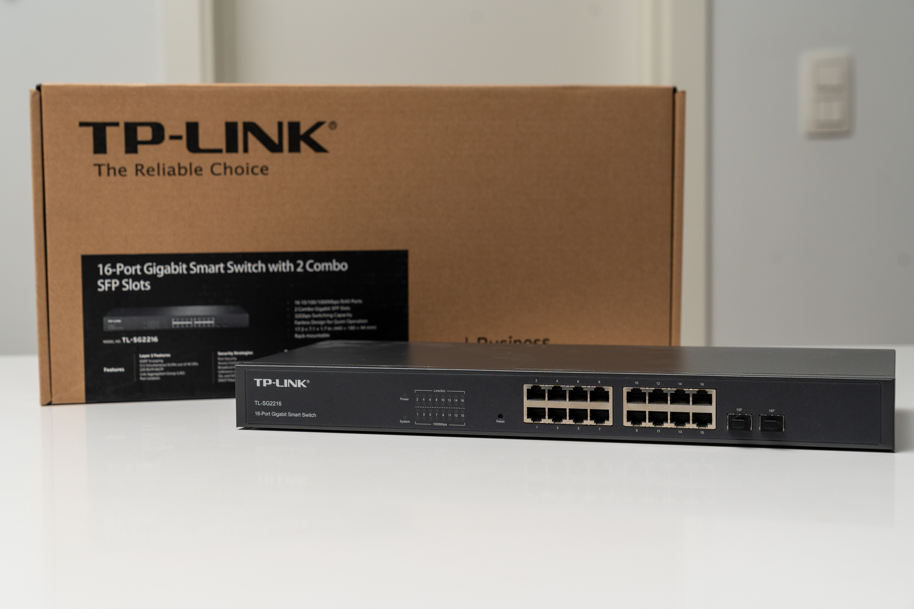 tp-link_TL-SG2216-001-Lowres.jpg