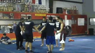 IAmoXaMYnEqSFoY-VNKMTg2.gif