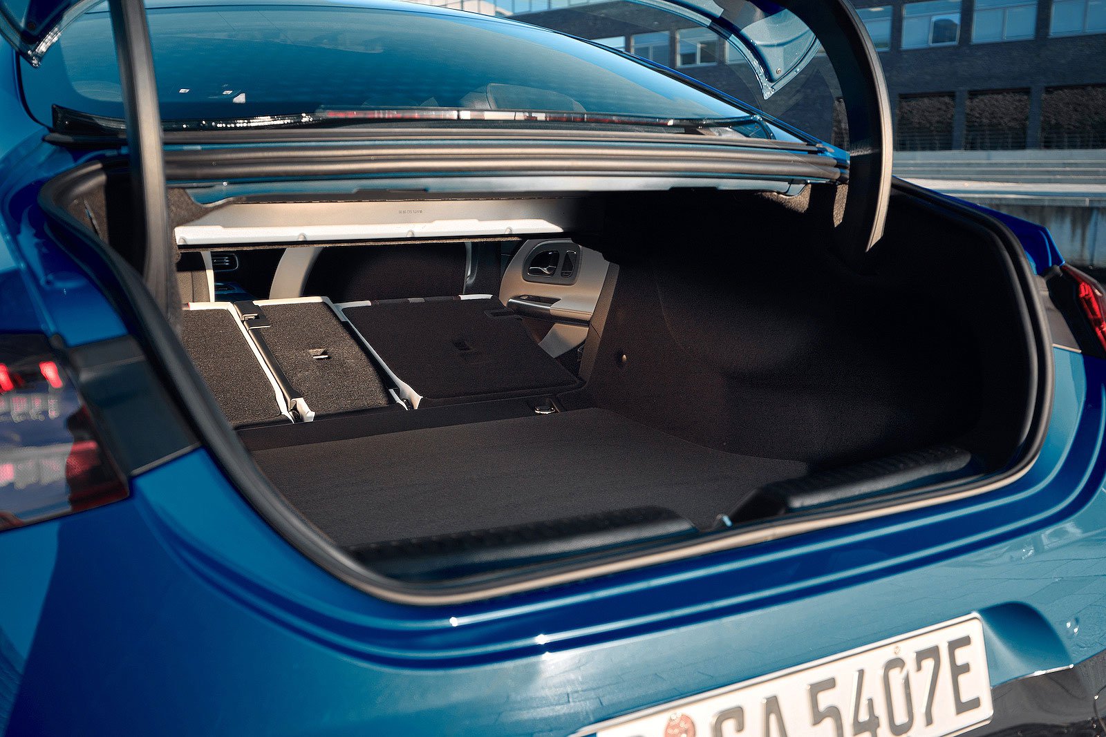 mercedes-cla-250-boot.jpg