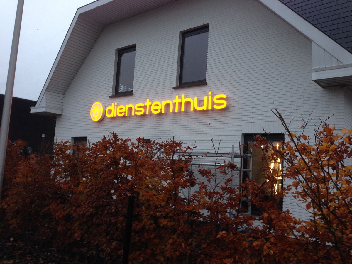 gevelreclame-dienstenthuis.jpg