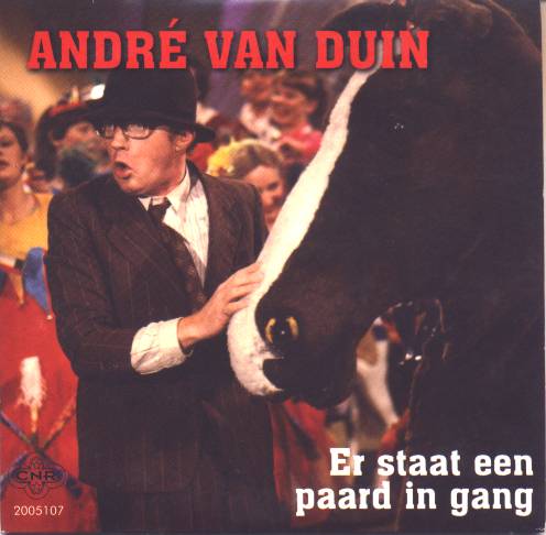 andre_van_duin-er_staat_een_paard_in_de_gang_s.jpg