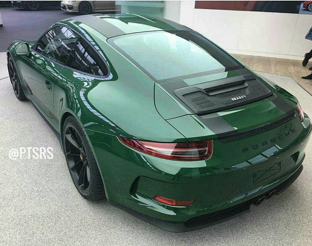 CxzX6EpUQAASolA.jpg