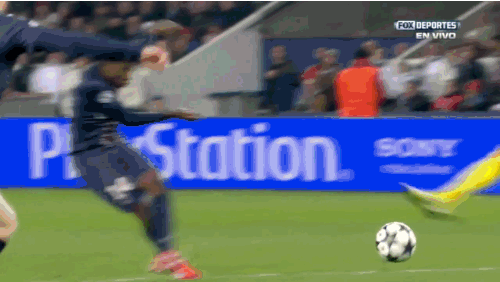 victor-valdes-misses-save.gif