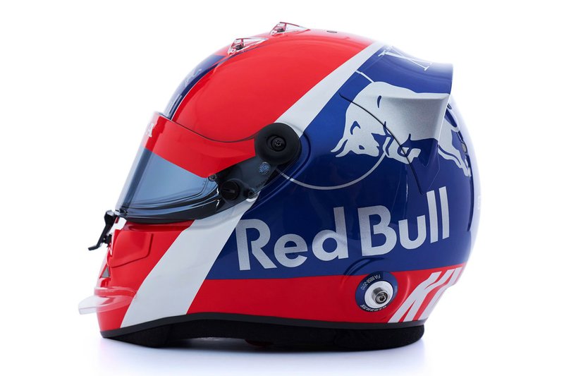 helmet-of-daniil-kvyat-scuderi-1.jpg