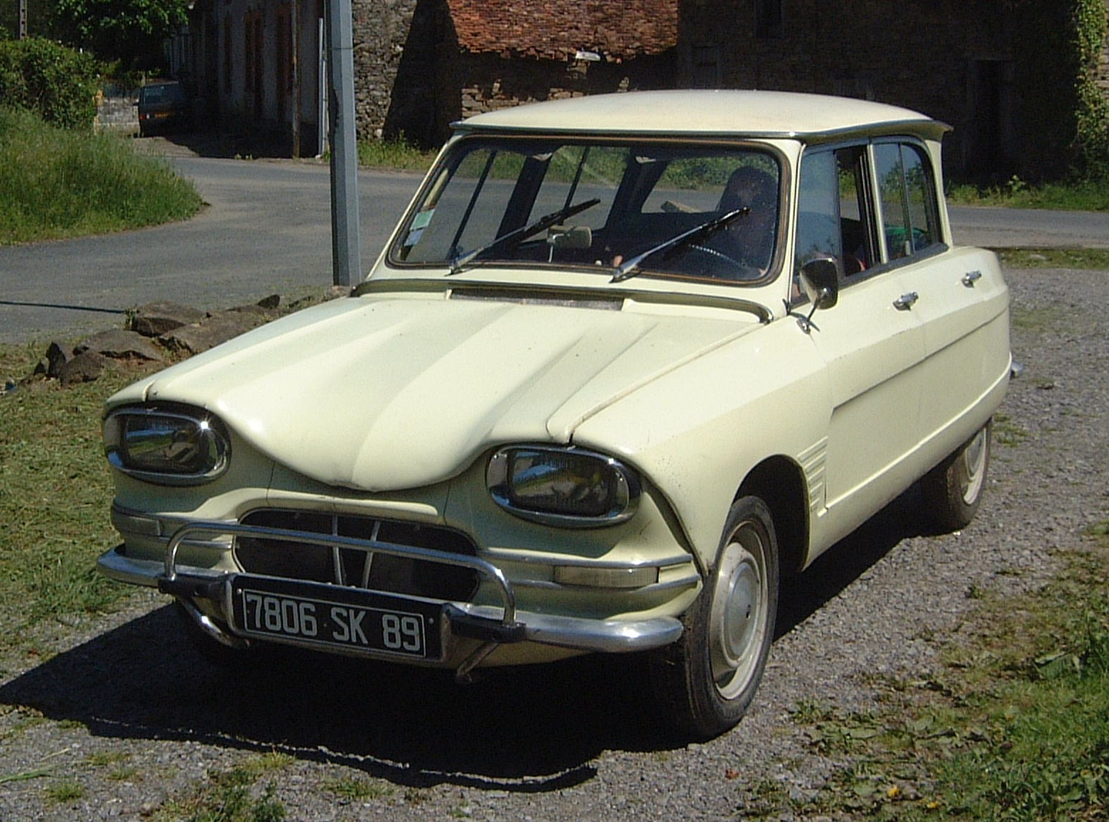 Citroen_ami6_1963.jpg