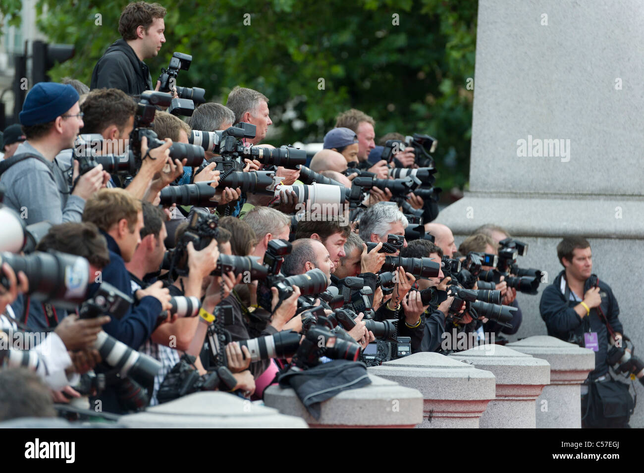 paparazzi-c57egj.jpg