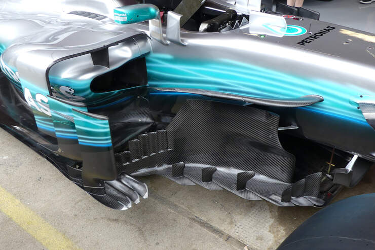 Mercedes-W08-GP-Spanien-2017-fotoshowBig-332c6350-1070321.jpg