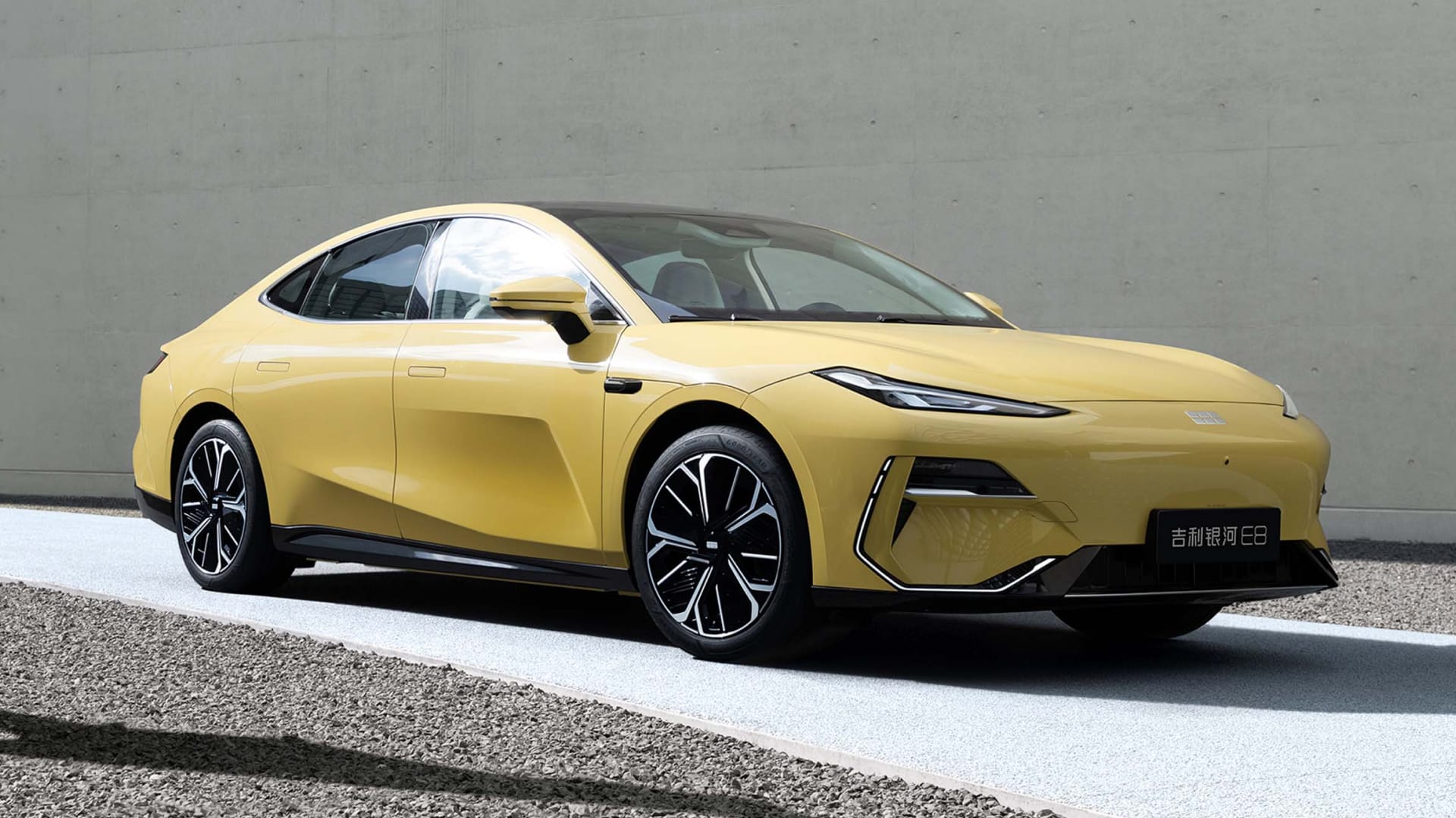 Geely-Galaxy-E8-pre-sales-in-China-CNC.jpg