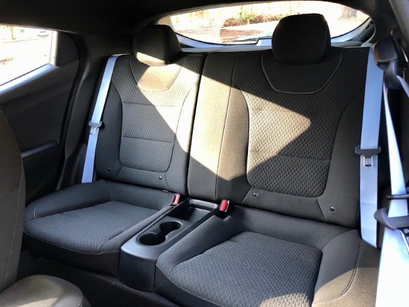 VELOSTER-SEATBELTS.jpg