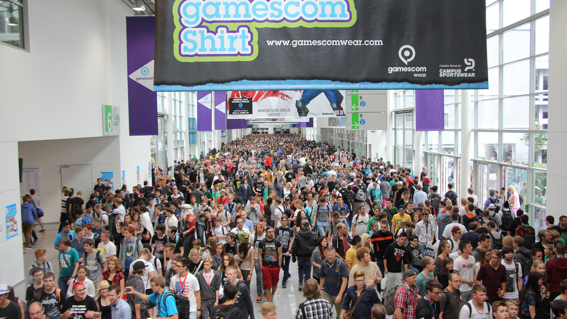 b4e84gamescom.jpg