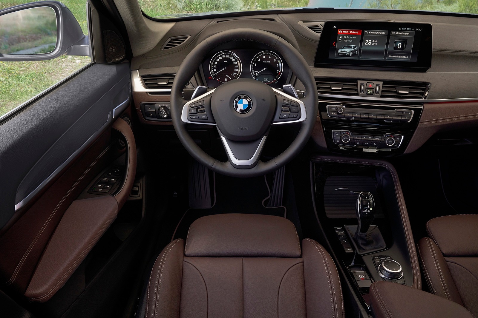 2020_bmw_x1_fint_fd_529191_1600.jpg