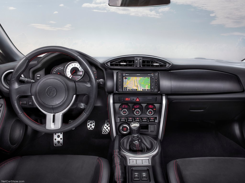 toyota-gt_86_2013_1024x768_wallpaper_interior.jpg