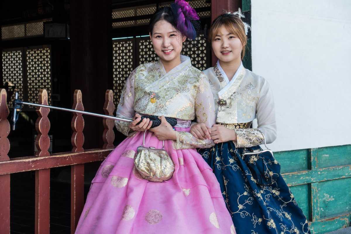 women-traditional-dress-korea-selfie-stick.jpg
