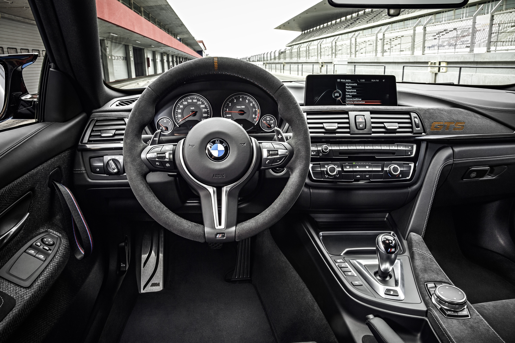 2016-BMW-M4-GTS-cockpit.jpg