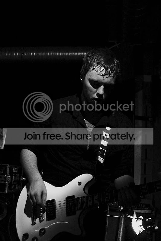 sized_gitarist2bw.jpg