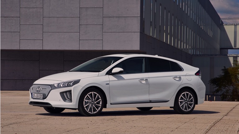 Hyundai_IONIQ_Electric_2020-01.jpg