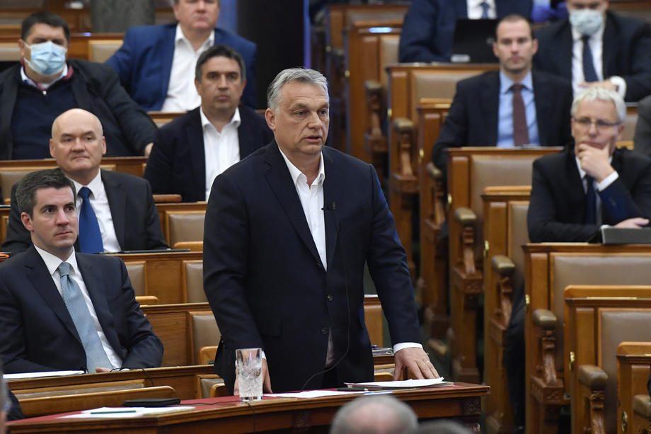 www.euractiv.com