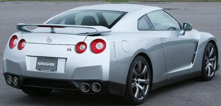 Nissan-GT_R-off2.jpg