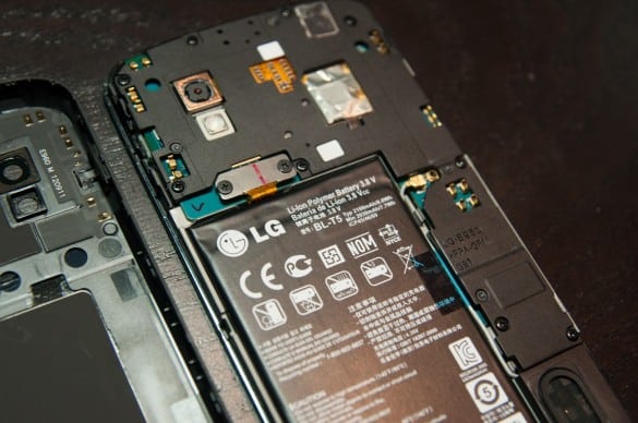 Nexus4BatteryRemoval-e1352051013508.jpg