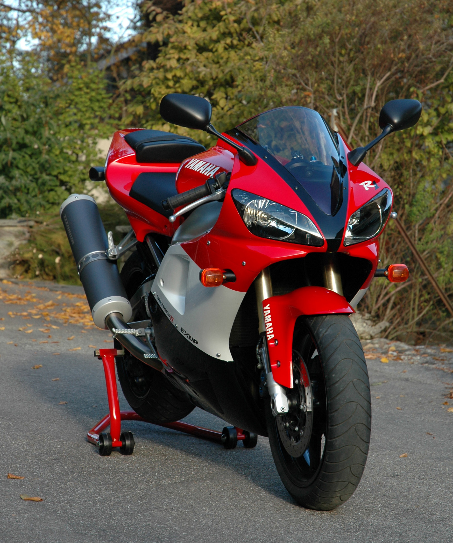 Yamaha_YZF_R1_2001.jpg