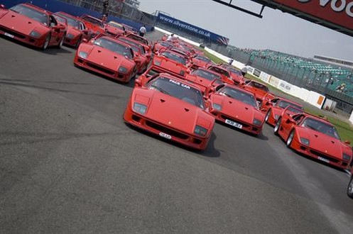 Record-Ferrari-F40-Gathering-2.jpg