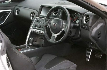 Nissan-GT_R-off4.jpg