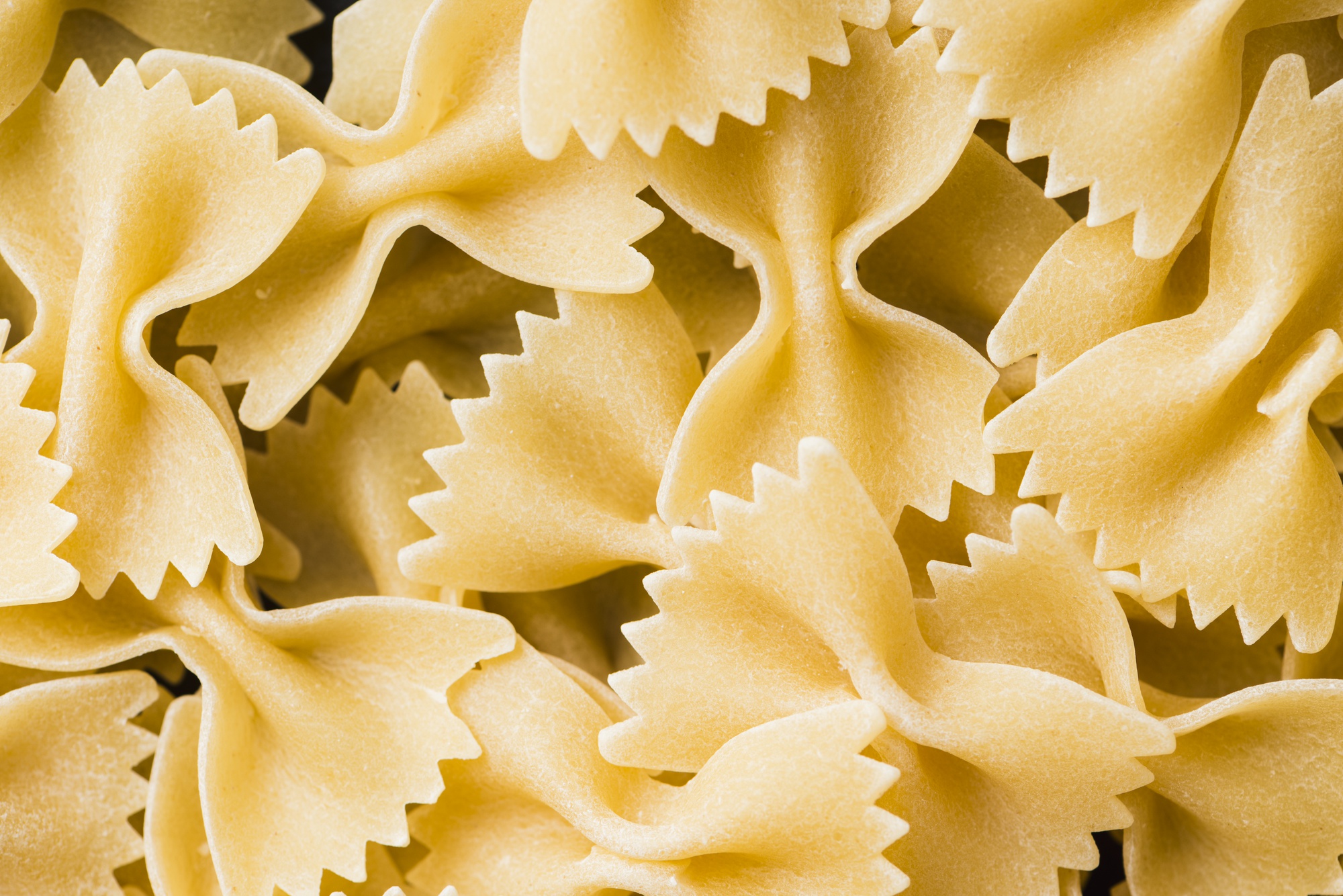 close-up-raw-farfalle_23-2147749538.jpg