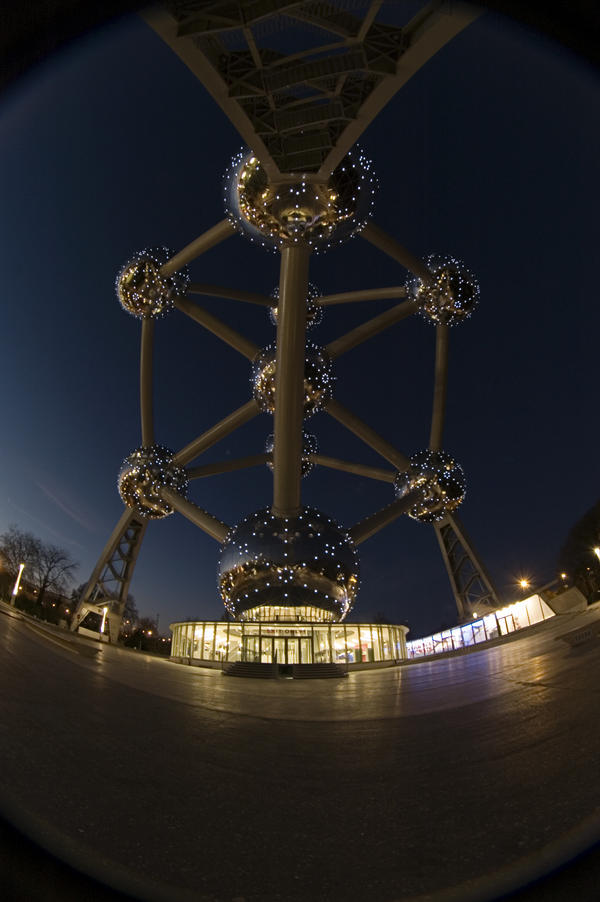 Up_and_atom_by_SyRuS_Photography.jpg