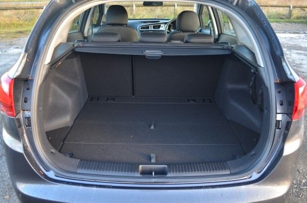 content_kia-ceed-sw-boot.jpg