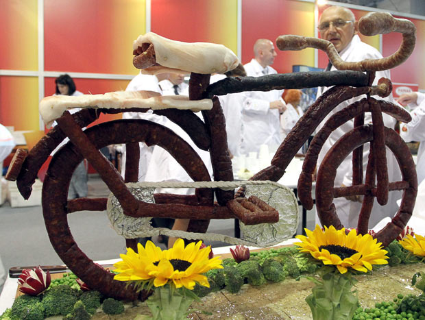 sausage-bicycle_1715204i.jpg